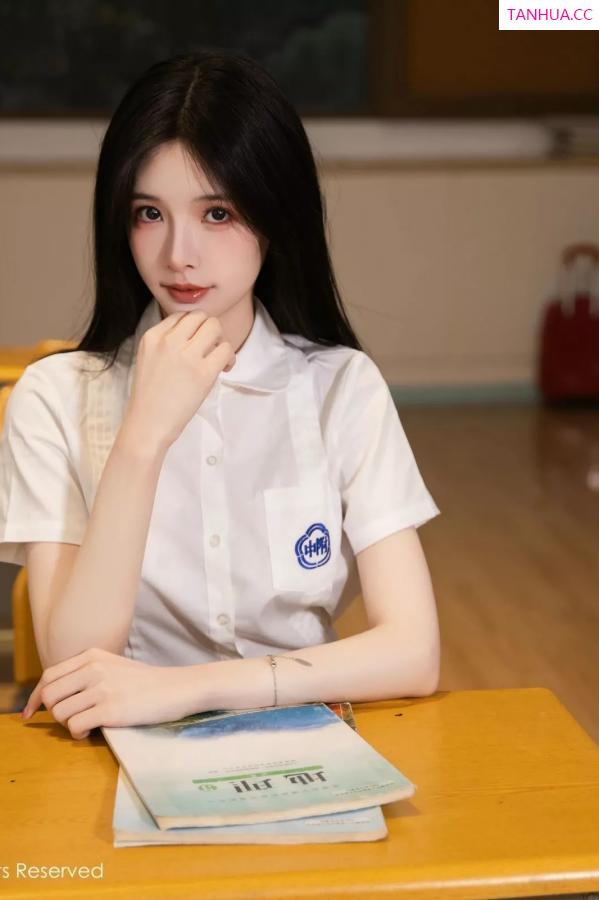 Carina Lee Carina布丁 [XiuRen]高清写真图 2025.05.16 No.10287 布丁wow 性感JK第9张图片